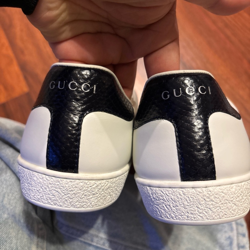 Gucci White Leather Sneakers Sleek Minimalist Design - Picture 8 of 8